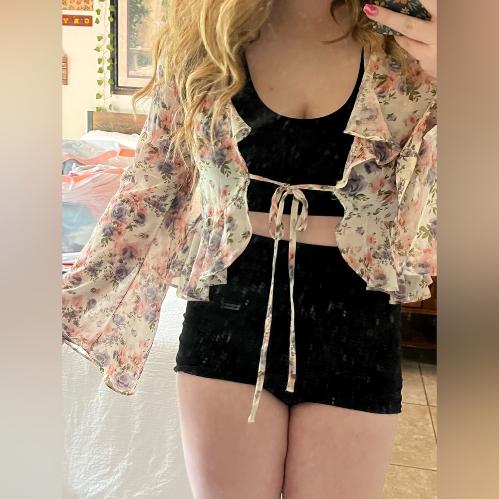 SHEIN Frenchy Floral Print Ruffle Trik Knot Front Flouse Sleeve Blouse